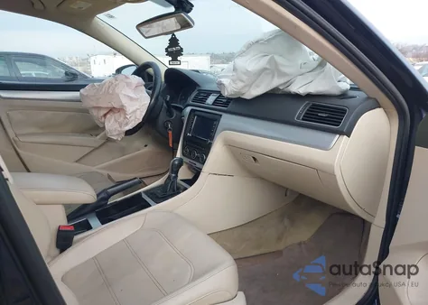 2012 Volkswagen Passat 2.5L Se z USA, uszkodzony, nr VIN 1VWBP7A38CC031602